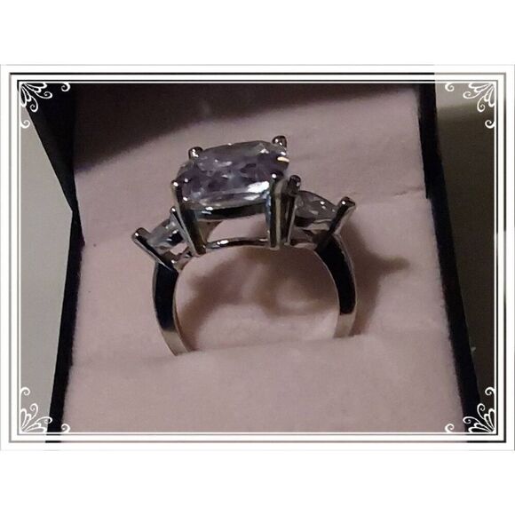 Stunning 8 Ct. Emerald & Trillion Cut Genuine Diamond Simulant Bridal Ring Sz 8 - Picture 2 of 5